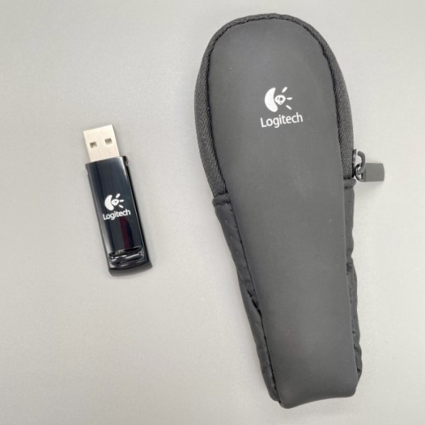 Logitech R700 Professional Laser (rot) Presenter